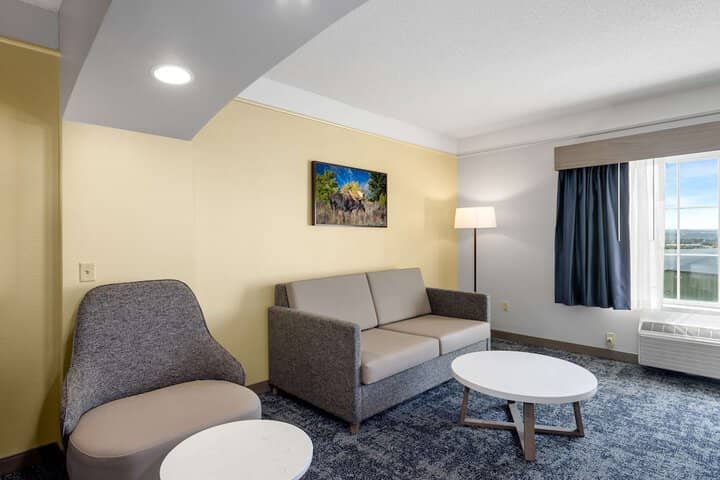 Room 10 of 51