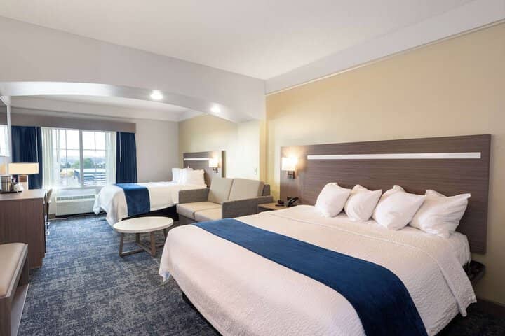 Room 4 of 51